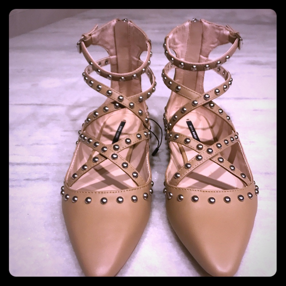 Beige leather studded ballet flats size 37. New with tags